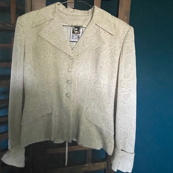 Gorgeous Bestini two-piece ivory/beige skirt suit, EUC/small-medium - Picture 2 of 8